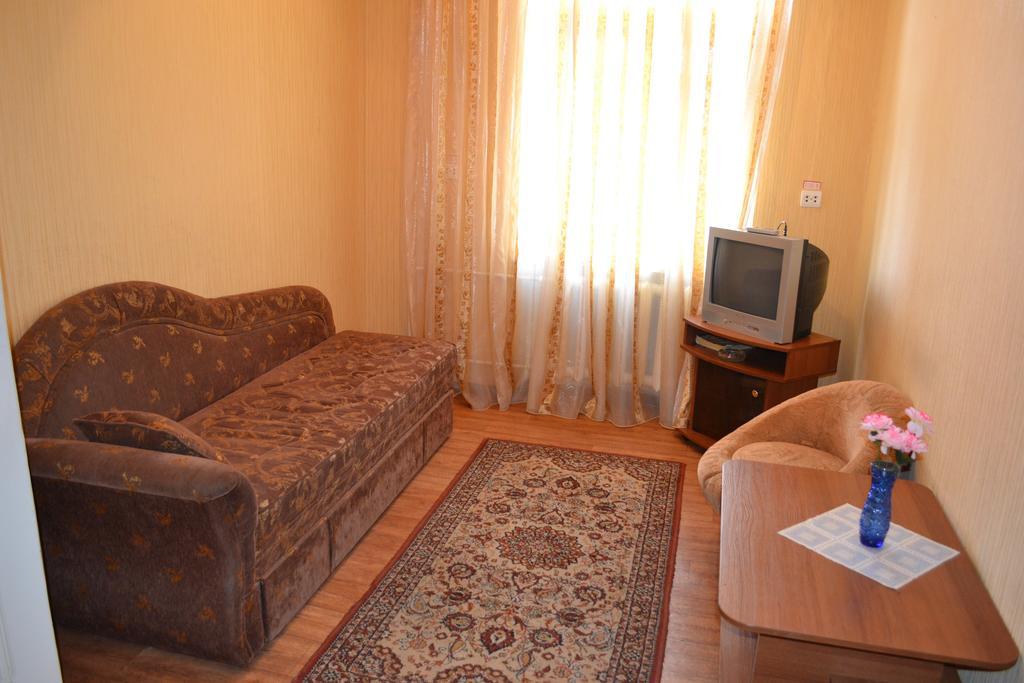 Hotel Ural Orsk Room photo