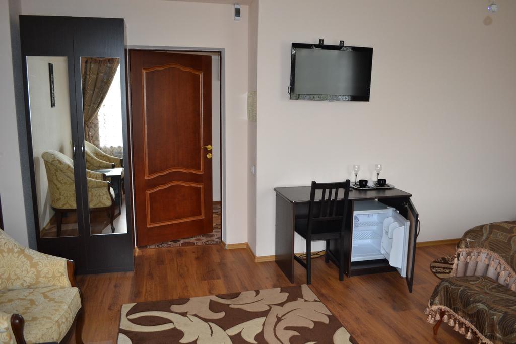 Hotel Ural Orsk Room photo